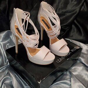 NIB IZABELLA RUE blush strappy platform heels